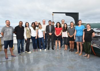 Barco de pesquisa da UEA lança expedição de monitoramento das águas dos rios do Amazonas