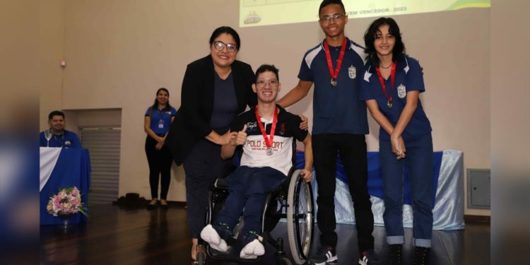 Primeira edição do Fórum Jovem Vencedor premia alunos destaques de olimpíadas e aprovados em vestibulares