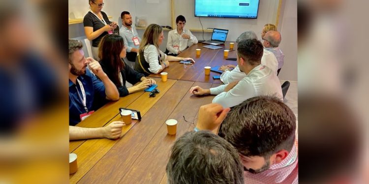 Amom se reúne com prefeito de Porto Alegre para discutir expansão do Buracômetro