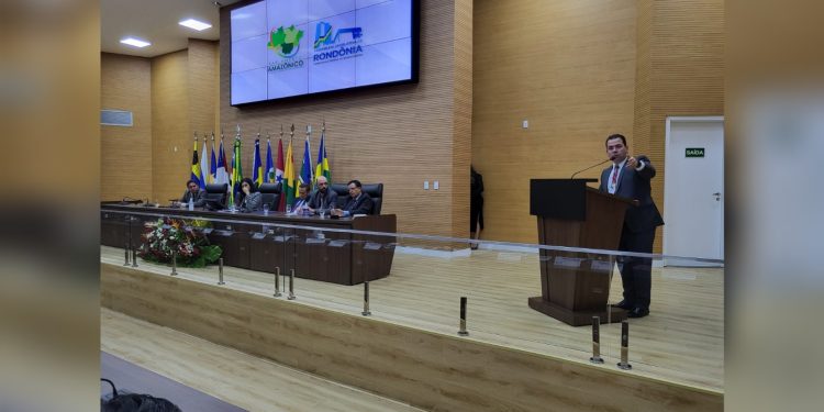 “Precisamos do apoio de todos os estados da Amazônia Legal para que os benefícios da Zona Franca sejam mantidos”, afirma Wilker Barreto durante encontro do Parlamento Amazônico, em Rondônia