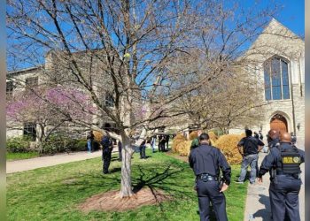 Nos Estados Unidos da América Adolescente mata 6 pessoas em escola cristã