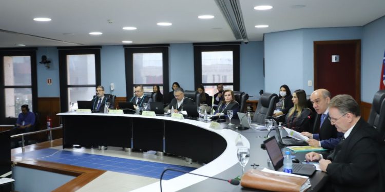 Ex-prefeito de Humaitá é condenado a devolver R$ 494 mil após irregularidades em licitação