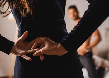 Saiba por que as mulheres traem mais rápido