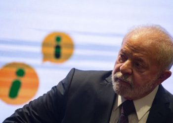 Lula relata dores diárias, justifica mau humor e prevê cirurgia no fêmur em outubro