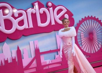 “Barbie” estreia com recorde de bilheteria para filme dirigido por mulher nos EUA