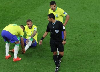 Neymar é provocado por zagueira alemã: “Nenhuma jogadora fica no chão dois ou três minutos”