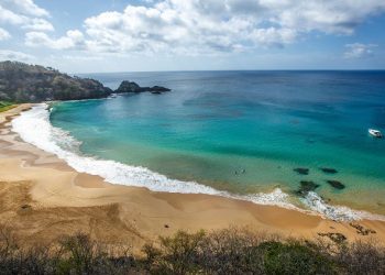 Duas praias brasileiras estão entre as mais bonitas do mundo, de acordo com novo ranking