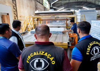 Fiscais do Ipem-AM verificam colchões fabricados e vendidos em Manaus