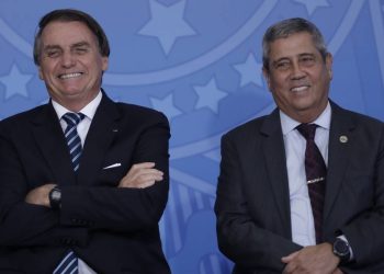 Corregedor impõe multa a Bolsonaro e Braga Netto por ‘má fé’ em imagens