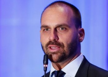 Eduardo Bolsonaro critica reforma tributária e compartilha mapa incorreto com Bahia no Sudeste