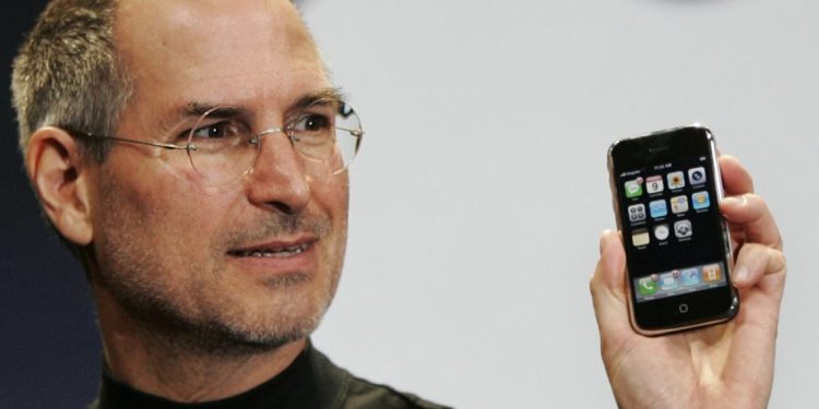 iPhone de 2007 é arrematado em leilão por mais de R$ 915 mil