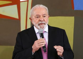Lula afirma que não vai ceder ministério do Bolsa Família ao centrão