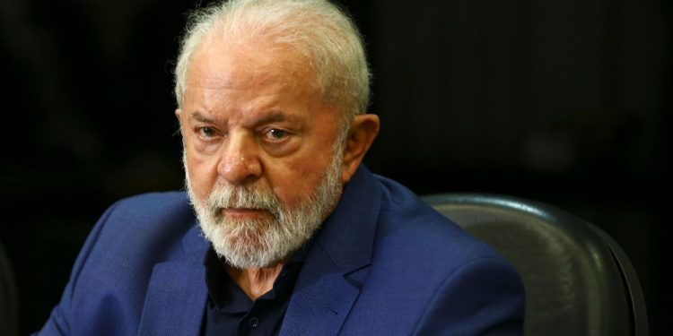 Presidente Lula é hospitalizado no Hospital Sírio-Libanês com dores no quadril