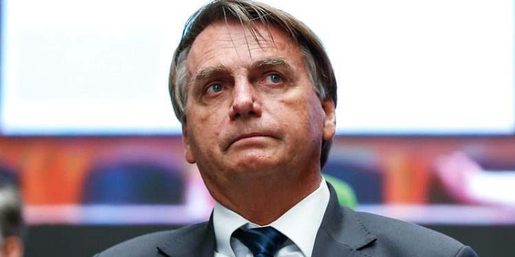 Bolsonaro Realiza Depósito de R$ 913 Mil para Quitar Multas da Pandemia por Não Usar Máscara
