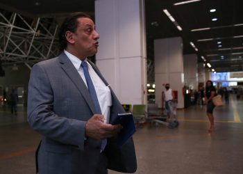 Polícia Federal apreende celular de Frederick Wassef em restaurante de São Paulo