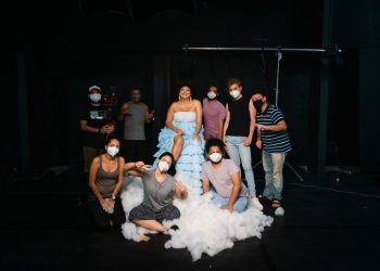 Cantora amazonense Elisa Maia realiza pré-estreia do EP “Dança Sozinha Sessions” no Cineteatro Guarany