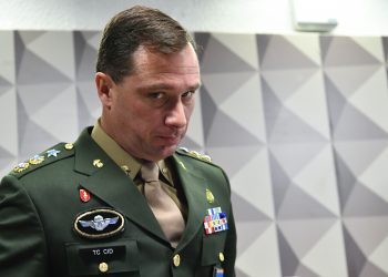 Mauro Cid nega intenção de venda e alega fazer cotação do preço do Rolex ganho por Bolsonaro em viagem oficial