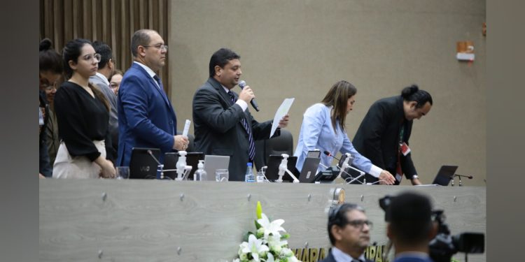 CMM aprova reajuste salarial para servidores municipais da saúde