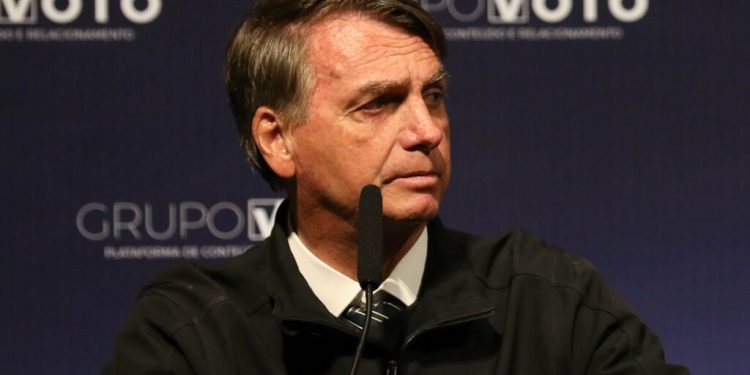 Jair Bolsonaro Submete Extratos Bancários ao STF: Advogados Solicitam Sigilo de Dados