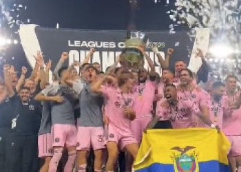 Messi Cativa a América com Seu Gesto ao Levantar a Taça e Compartilhá-la com o Ex-Capitão do Inter Miami