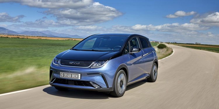 Carros elétricos chineses estão transformando o mercado brasileiro e ensinando a fabricação nacional