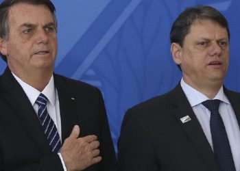 Bolsonaro solicita a Tarcísio cargo nos EUA para mãe de sua neta