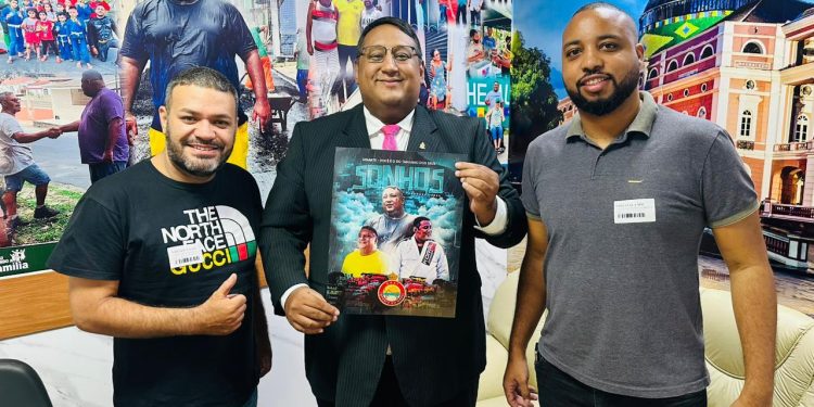 Ivo Neto recebe da diretoria da Escola de Samba Impérios do Havaí arte oficial do Enredo 2024