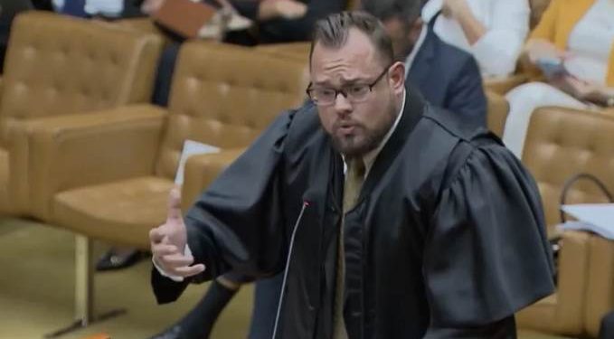 Partido Solidariedade 77 expulsa advogado por ataques ao STF