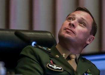 Exército afasta Cid, mas mantém salário de R$ 27 mil a ex-ajudante de ordens de Bolsonaro