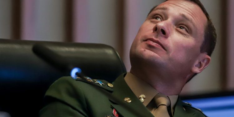 Exército afasta Cid, mas mantém salário de R$ 27 mil a ex-ajudante de ordens de Bolsonaro