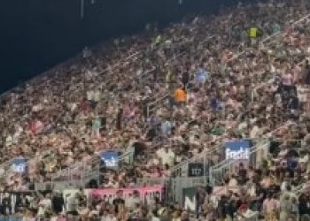 Messi deixa campo aos 37 minutos e torcedores abandonam estádio em massa