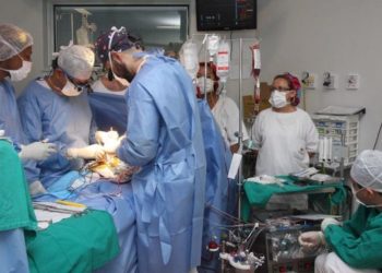 Paciente de 58 anos recebe transplante de coração de porco geneticamente modificado