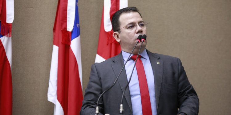 Deputado Wilker pede que Defesa Civil do Amazonas apresente à Aleam o plano de ações do Estado para amenizar os impactos da seca histórica