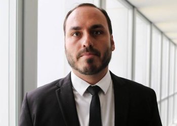 Delação aponta Carlos Bolsonaro como líder do ‘gabinete do ódio’, revela tenente-coronel