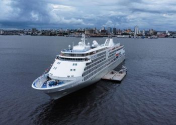 Temporada de Cruzeiros 2023/2024 Começa com Navio Caribenho Atracando em Manaus