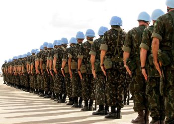 Proposta que proíbe candidatura de militares da ativa avança no Senado