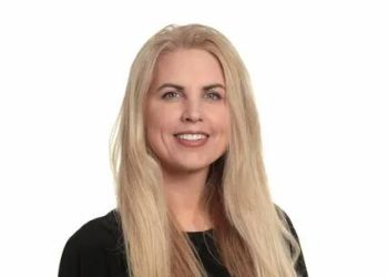 Empresária de 52 Anos Afirma Ter 25 Anos Após Experimento de Rejuvenescimento