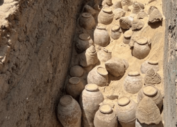 Vinho de 5 mil anos é descoberto no túmulo da primeira mulher faraó do Egito Antigo