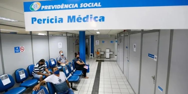 Peritos do INSS ameaçam paralisação por reajuste de 23% e contratação de novos profissionais