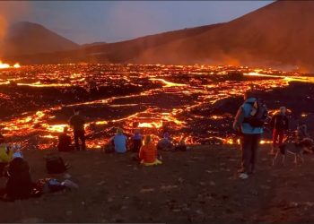 Erupção Vulcânica na Islândia: Imagens Impressionantes Revelam Evento na Península de Reykjanes