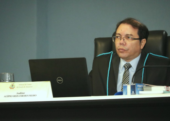 Auditor do TCE-AM recebe medalha do Corpo de Bombeiros