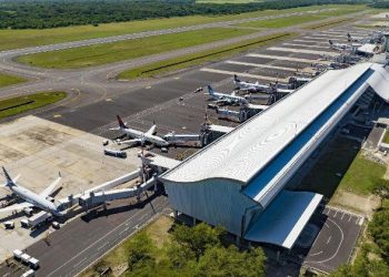 Aeroporto em El Salvador cobra taxa mais alta do mundo, direcionada apenas a africanos e indianos