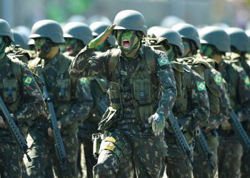 Generais do Exército Receberão R$ 4 Milhões em Ajuda de Custo para Mudança de Cidade