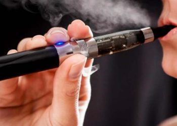 OMS recomenda proibição de cigarros eletrônicos com sabor e alerta sobre efeitos