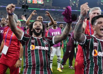 Diniz destaca ‘teimosia e forte marcação’ como destaques do Fluminense para chegar à final