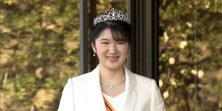 Aiko do Japão Inicia Carreira na Cruz Vermelha Após Restrições à Herança do Trono