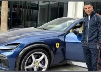 Cristiano Ronaldo revela sua mais recente aquisição: Ferrari Purosangue azul avaliada em R$ 2,8 milhões; coleção ultrapassa R$ 100 milhões
