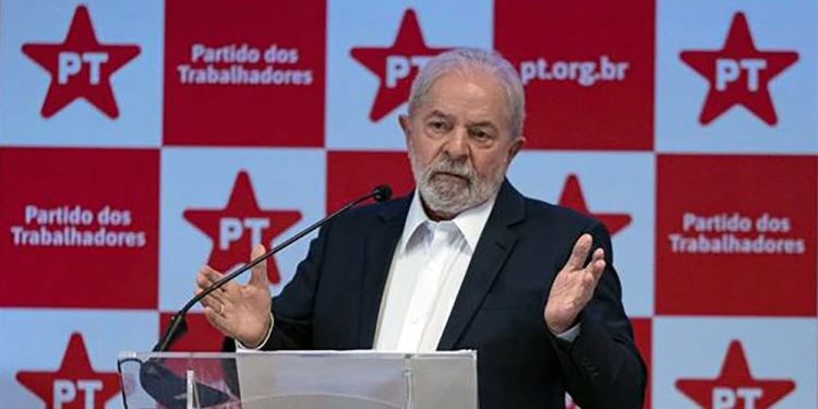 Aprovação do governo Lula atinge 42,7% entre eleitores