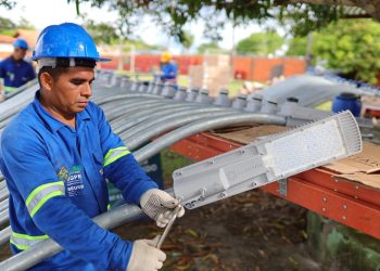 Governo do Amazonas implanta luz de LED no Campus da UEA, em Parintins