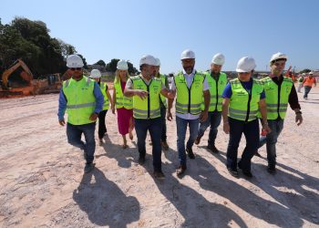 Governador Wilson Lima vistoria avanço das obras do primeiro conjunto habitacional da comunidade da Sharp